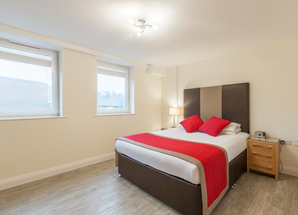 House Of Fisher - Central Point Basingstoke Bagian luar foto